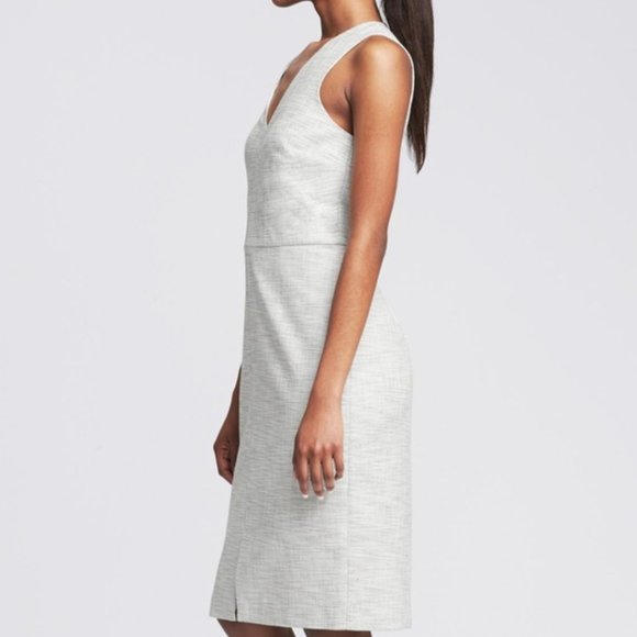 *SOLD* Banana Republic Grey Textured V Sheath Dres - Picture 2 of 7